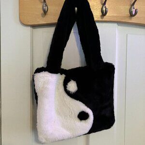 Yin yang tote bag faux fur
